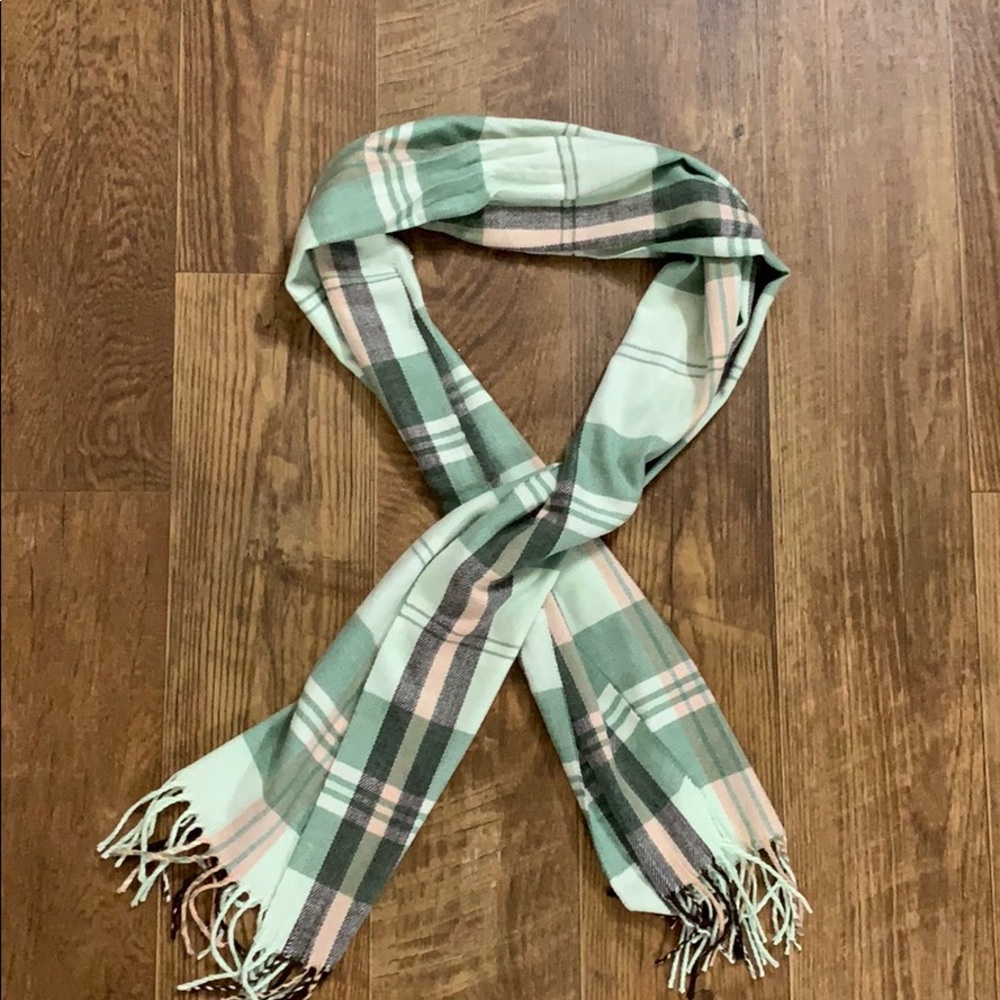 Lands’ End paid scarf